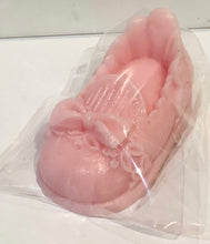 Load image into Gallery viewer, Baby and baby bootie soaps - Ideal baby shower gifts