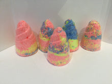 Load image into Gallery viewer, Bath bombs - Unicorn horn bath bomb
