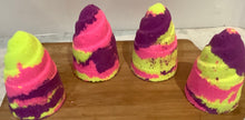 Load image into Gallery viewer, Bath bombs - Unicorn horn bath bomb