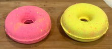 Load image into Gallery viewer, Bath bombs - donut bath bomb