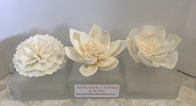 Load image into Gallery viewer, Sola Tuscany flower diffuser