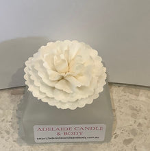 Load image into Gallery viewer, Sola Tuscany flower diffuser