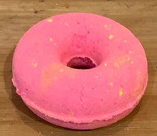 Load image into Gallery viewer, Bath bombs - donut bath bomb