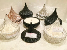 Load image into Gallery viewer, Hershey kisses Soy wax Candles- 200 gms