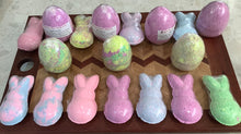 Load image into Gallery viewer, Easter egg bath bombs