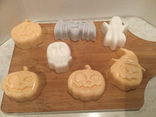 Load image into Gallery viewer, Halloween mould - silicone- pumpkins, skull, bat, ghost