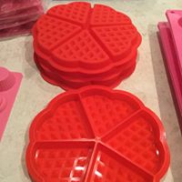 Load image into Gallery viewer, Silicone heart waffle mould