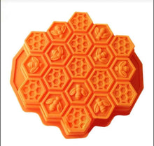 Load image into Gallery viewer, Bee’s honeycomb silicone mould