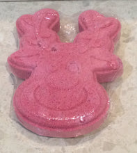 Load image into Gallery viewer, Reindeer bath bomb